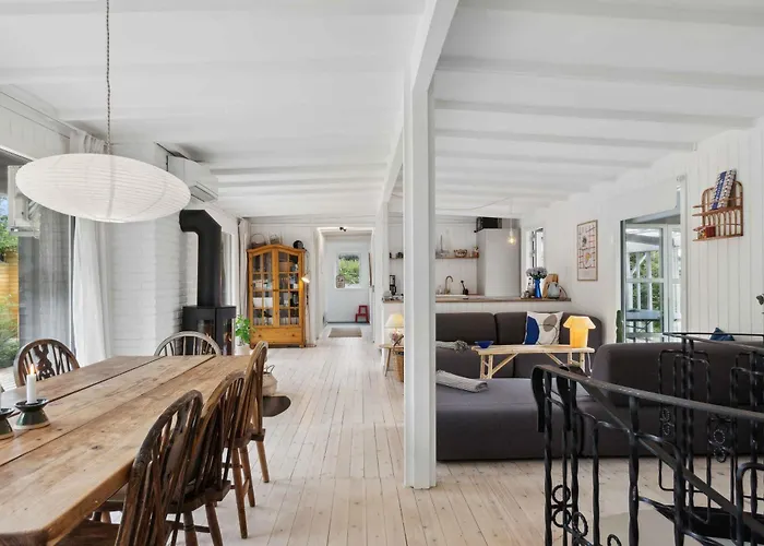Seaside Atmosphere 100 Meters From The Sea Feriehus